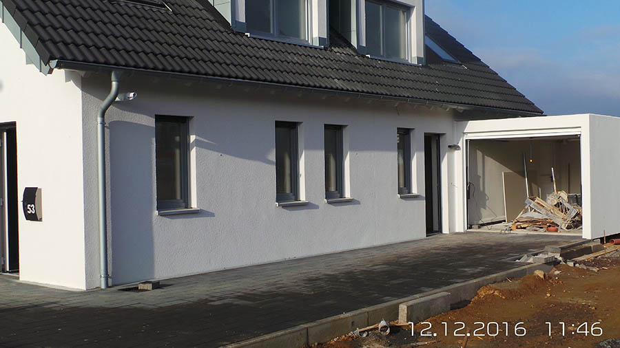 Gebäudefassade mit Fenstern